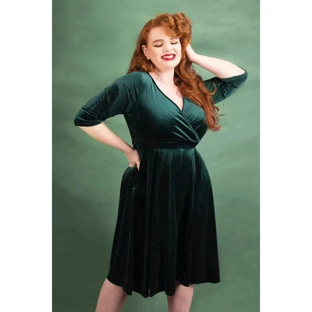 Lyra Dress - Emerald Velvet Lady Vintage Lyra Dresses