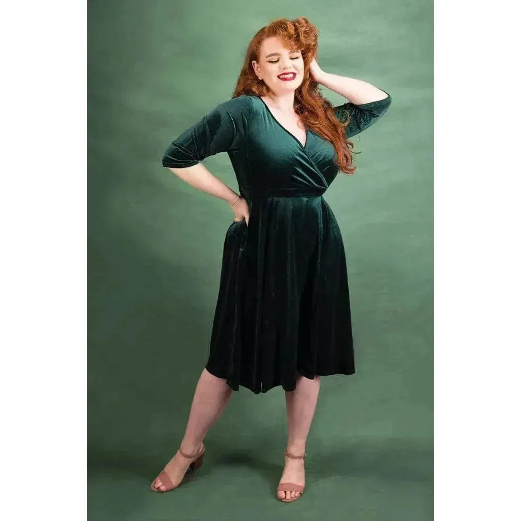 Lyra Dress - Emerald Velvet Lady Vintage Lyra Dresses